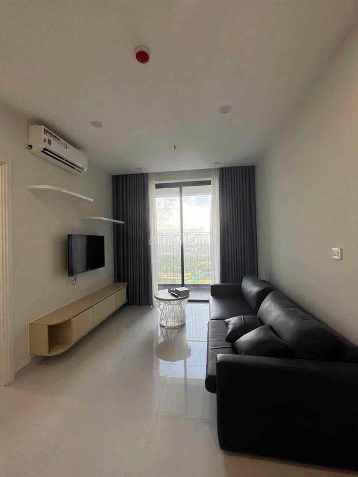 Rổ hàng Emeral golf view QL13 sát bên visip1