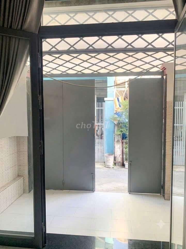 tôi kẹt tiền cần bán căn nhà hẽm 1927 htp nhà bè
