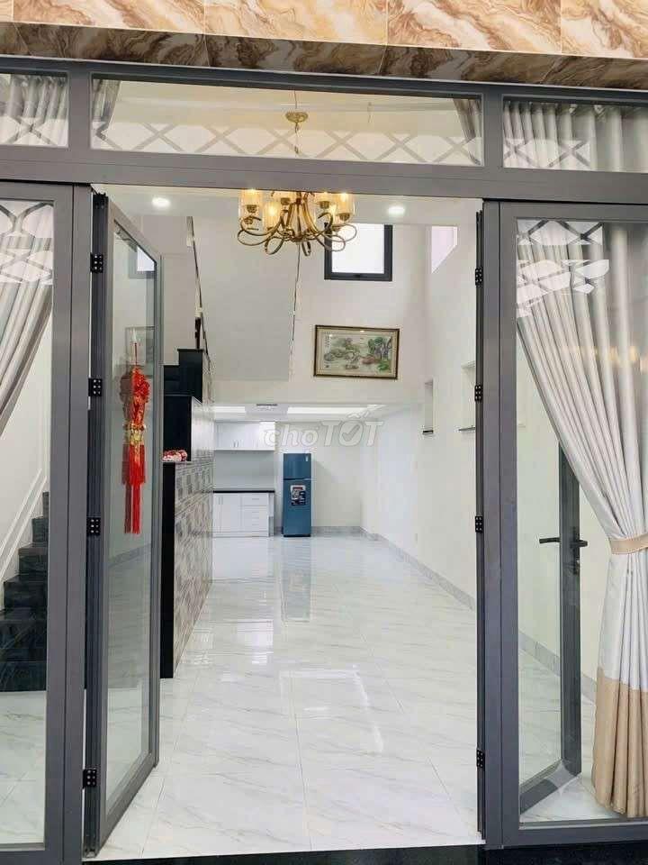 tôi kẹt tiền cần bán căn nhà hẽm 1927 htp nhà bè