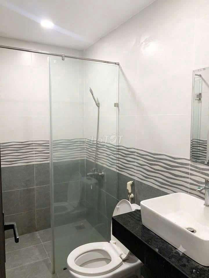 tôi kẹt tiền cần bán căn nhà hẽm 1927 htp nhà bè