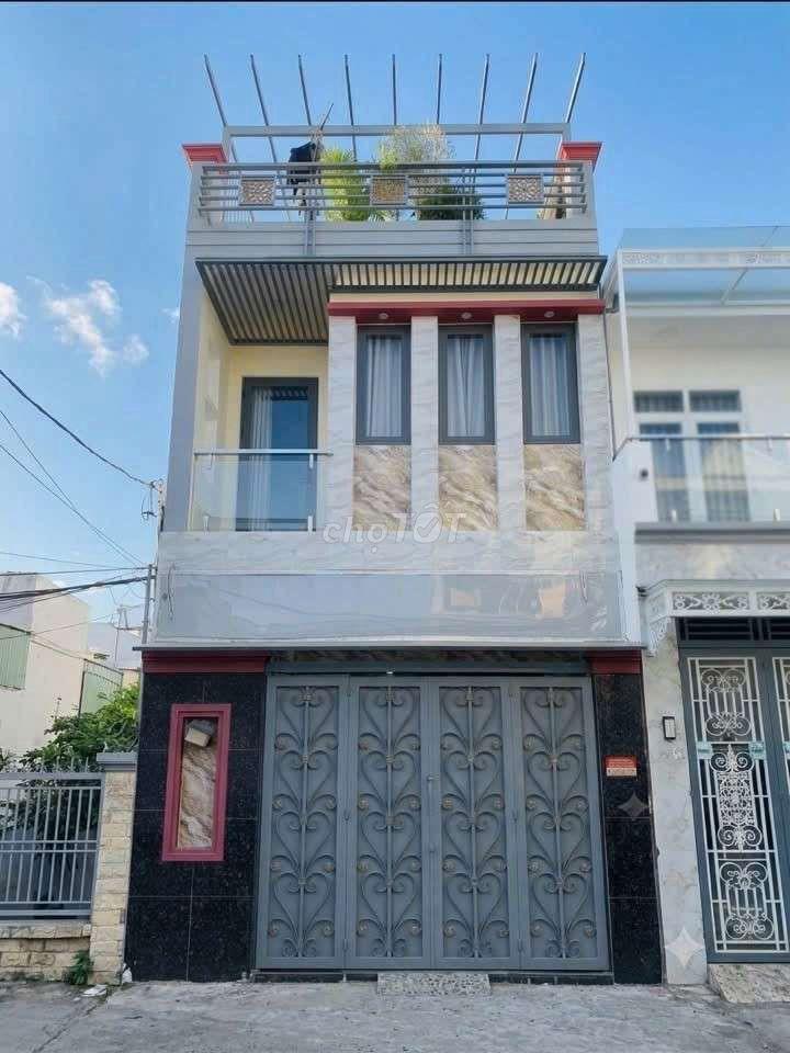 tôi kẹt tiền cần bán căn nhà hẽm 1927 htp nhà bè
