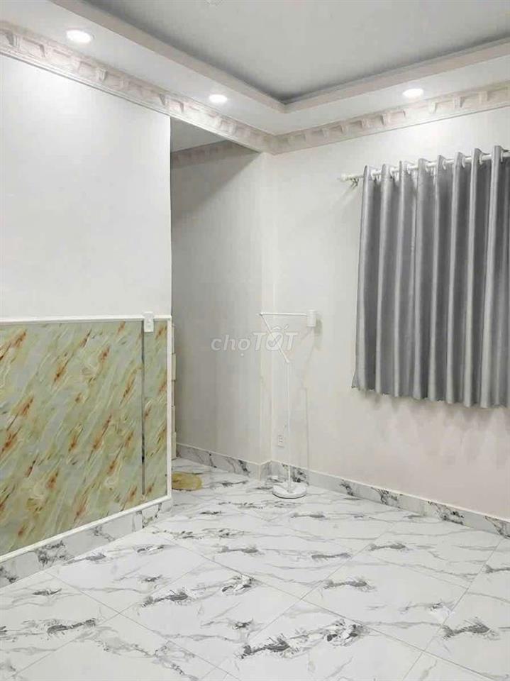 tôi kẹt tiền cần bán căn nhà hẽm 1927 htp nhà bè