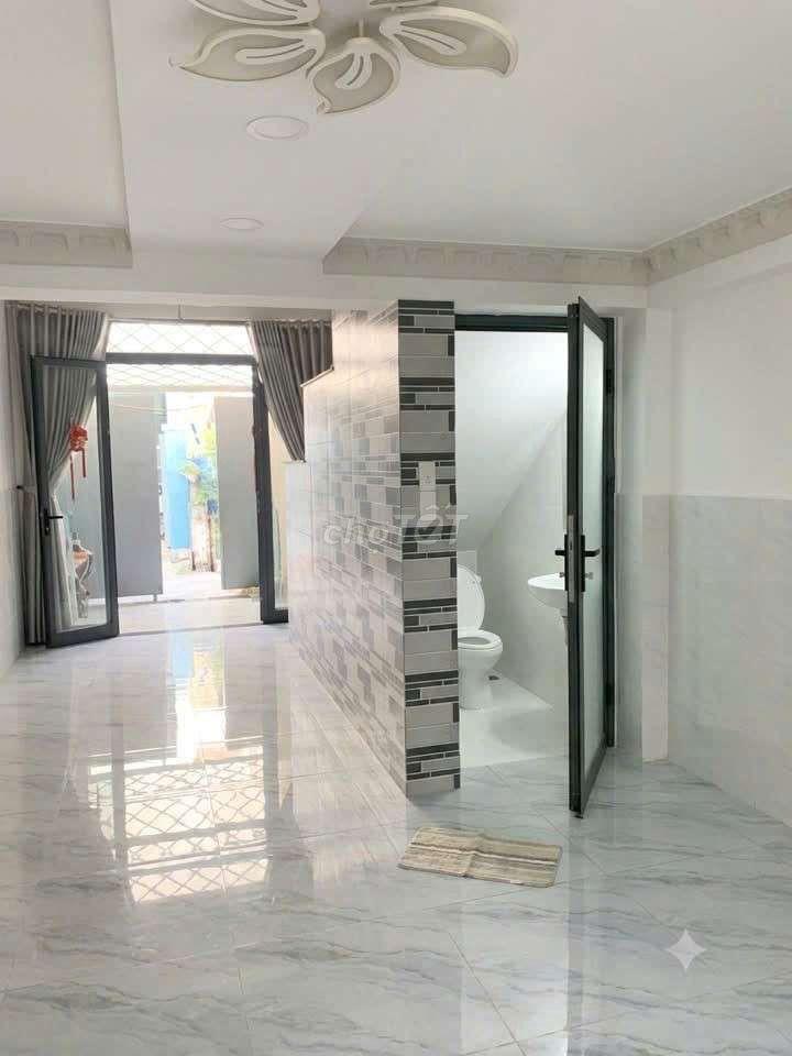 tôi kẹt tiền cần bán căn nhà hẽm 1927 htp nhà bè