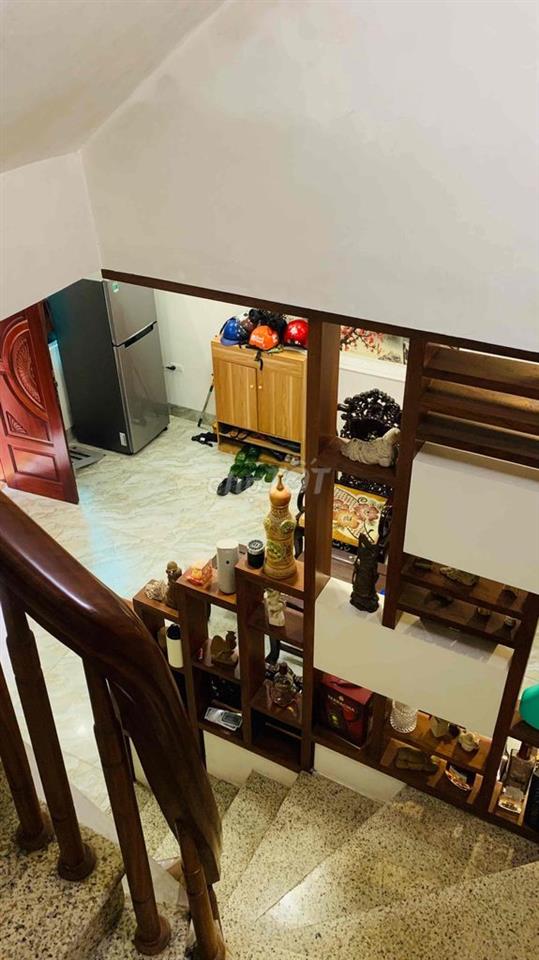 vì lý do công việc cần bán căn nhà 4,5 tầng. diện tích 30m2.