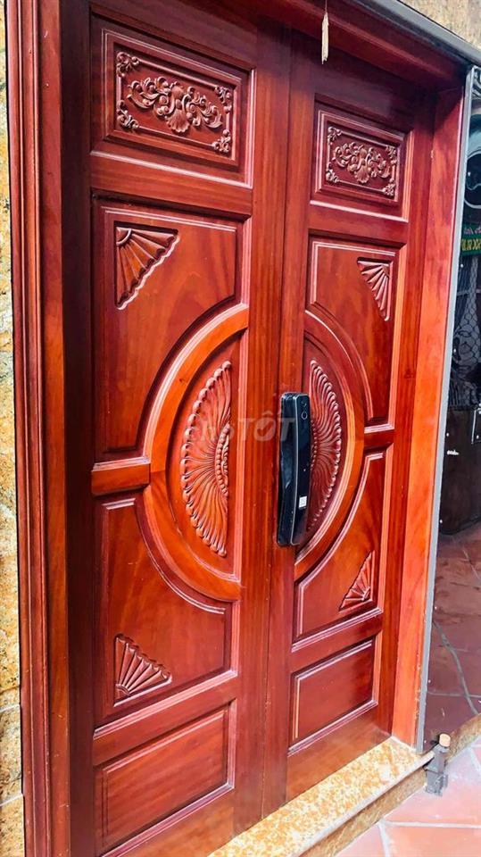 vì lý do công việc cần bán căn nhà 4,5 tầng. diện tích 30m2.