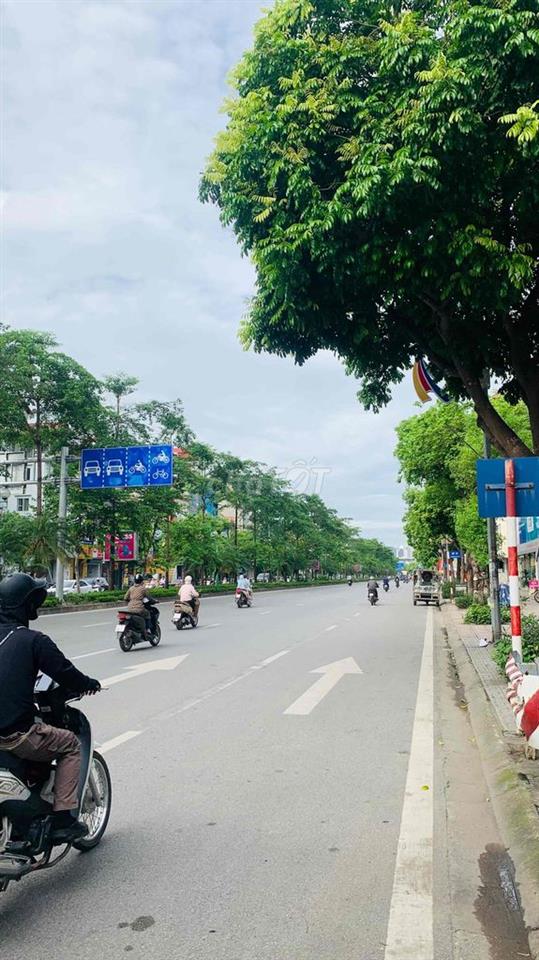 vì lý do công việc cần bán căn nhà 4,5 tầng. diện tích 30m2.