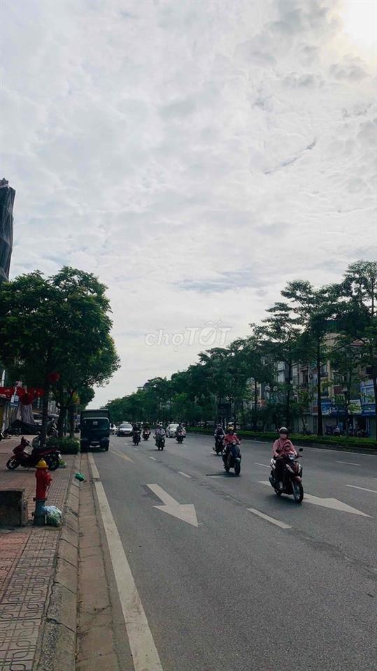 vì lý do công việc cần bán căn nhà 4,5 tầng. diện tích 30m2.
