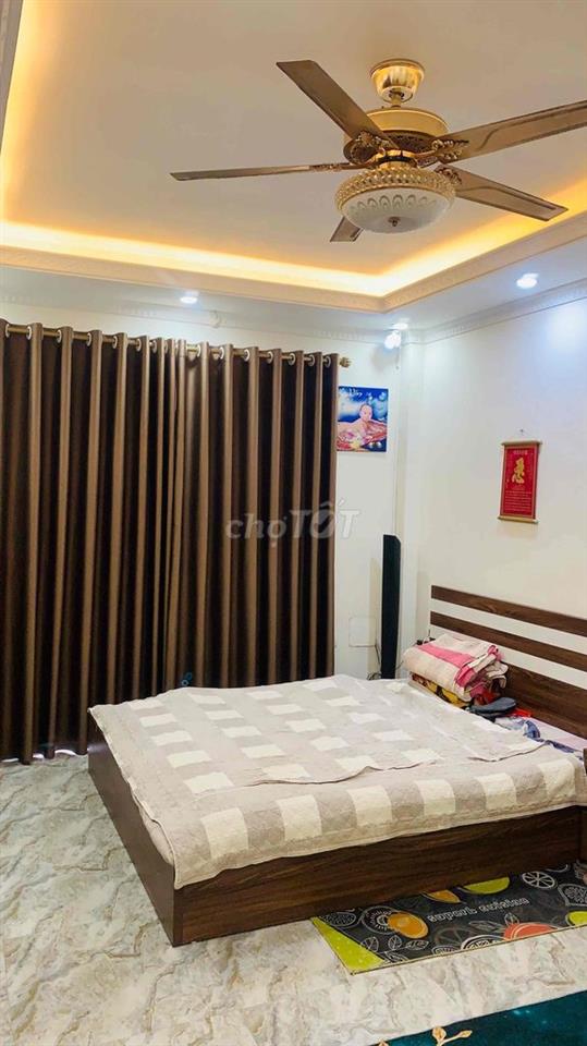 vì lý do công việc cần bán căn nhà 4,5 tầng. diện tích 30m2.