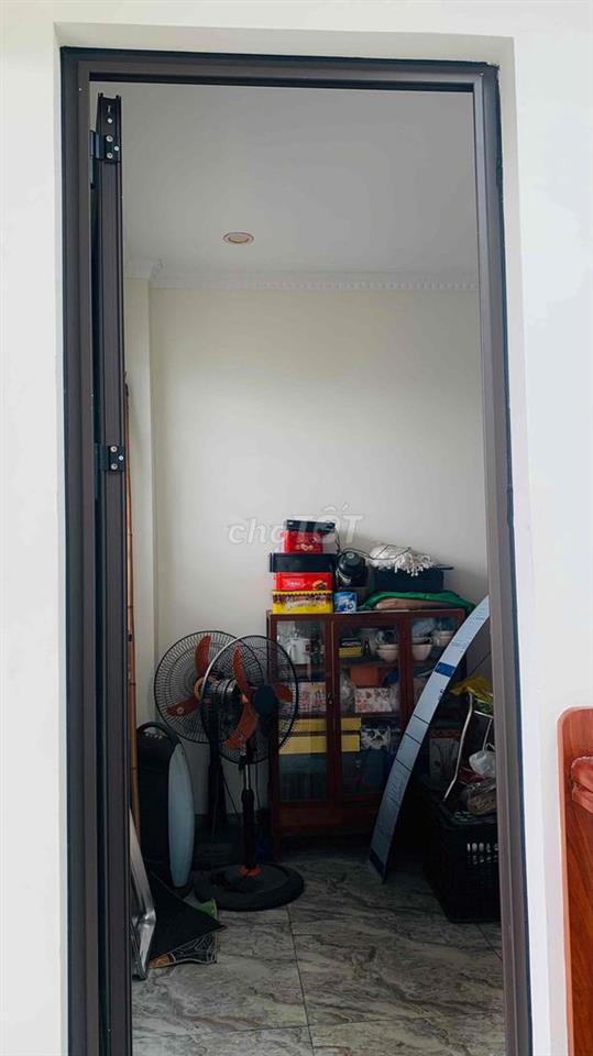 vì lý do công việc cần bán căn nhà 4,5 tầng. diện tích 30m2.