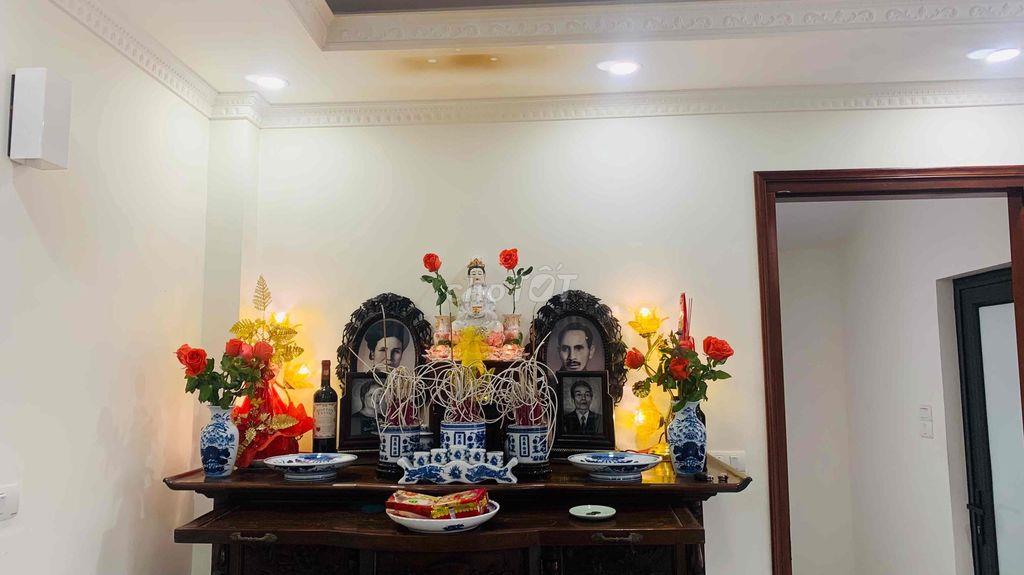 vì lý do công việc cần bán căn nhà 4,5 tầng. diện tích 30m2.