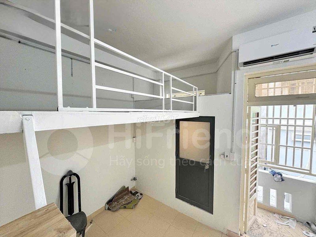 Cần pass lại phòng full nội thất và bancol