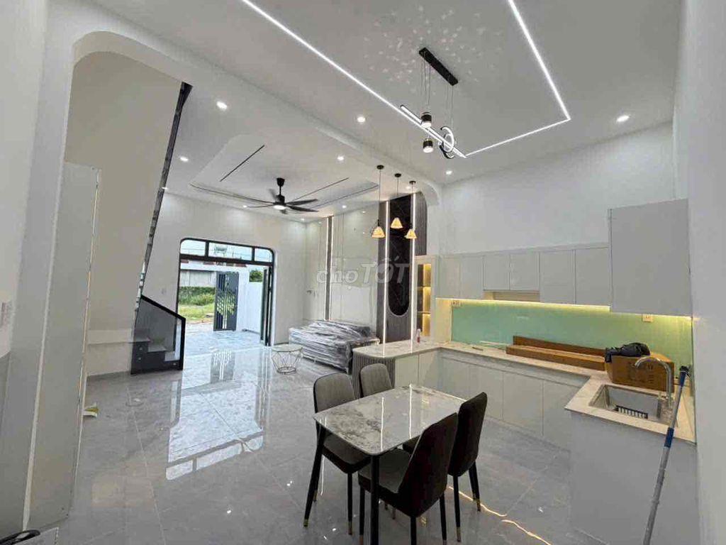 NHÀ LẦU VỪA HOÀN THIỆN