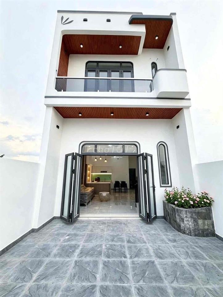 NHÀ LẦU VỪA HOÀN THIỆN