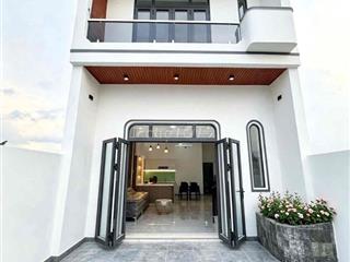 NHÀ LẦU VỪA HOÀN THIỆN