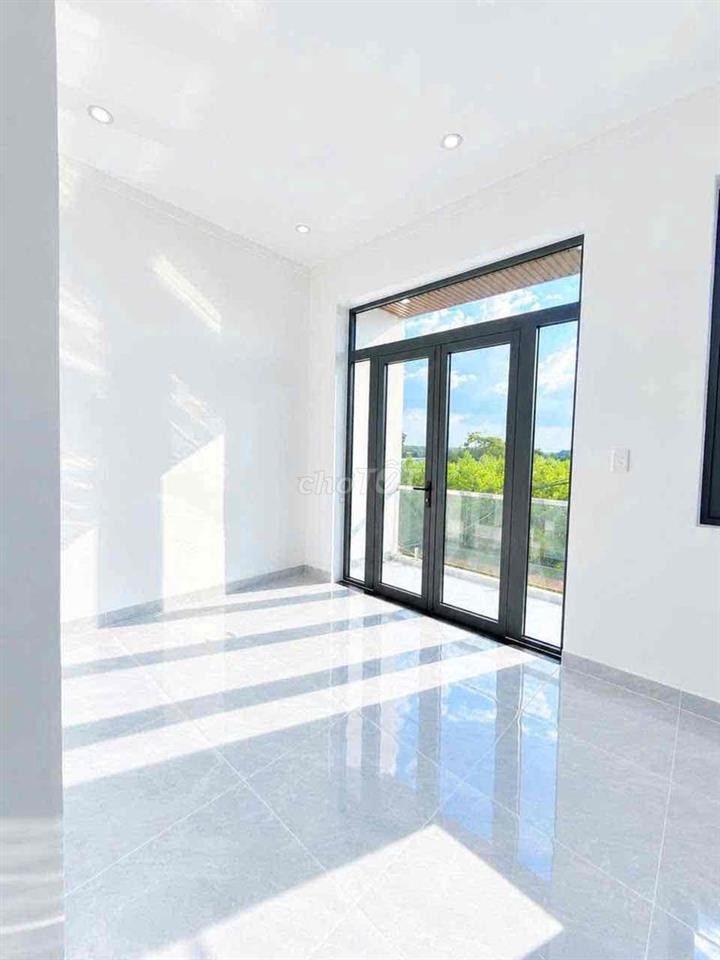 🔥 NHÀ LẦU HOÀN THIỆN NGAY 1 SẸC ĐƯỜNG DT768 - Thiết kế 1 trệt 1 lầu, s