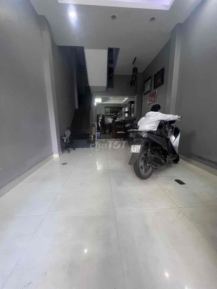 Bán nhà Tô Hiến Thành Q10 HXT 4 tầng 6PN 50m2 vuông A4