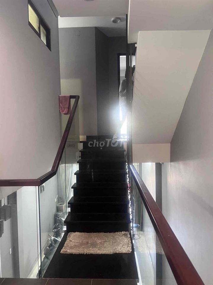 Bán nhà Tô Hiến Thành Q10 HXT 4 tầng 6PN 50m2 vuông A4