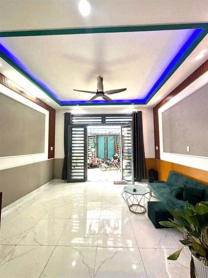 Nhà ngộp giáp Hóc Môn