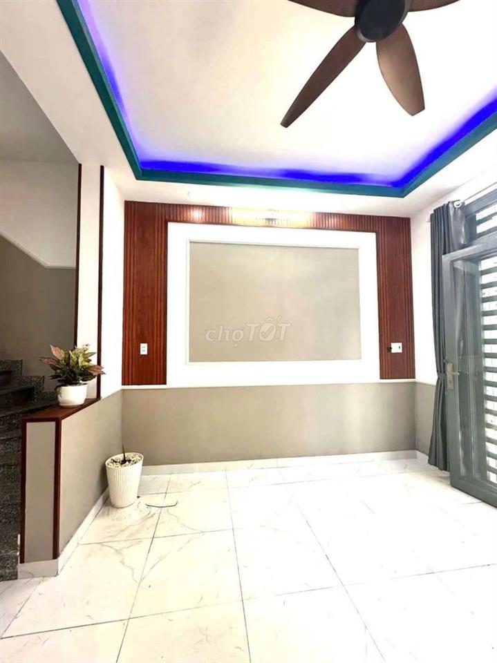Nhà ngộp giáp Hóc Môn