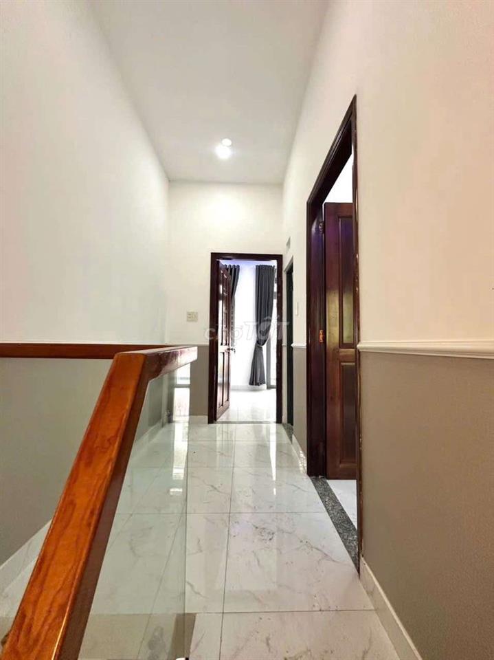 Nhà ngộp giáp Hóc Môn