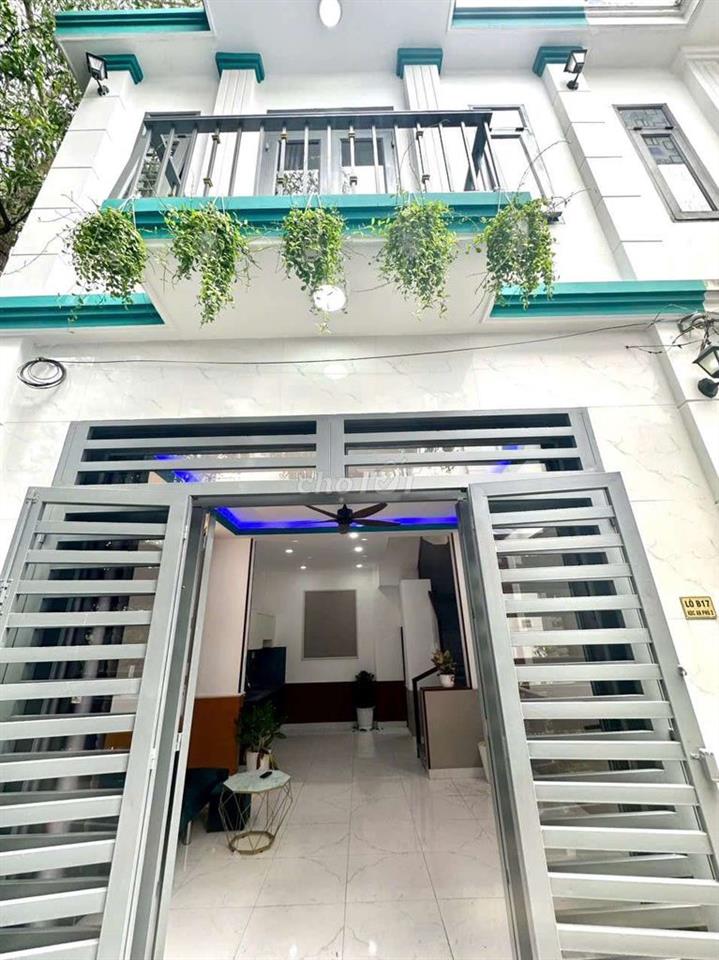 Nhà ngộp giáp Hóc Môn