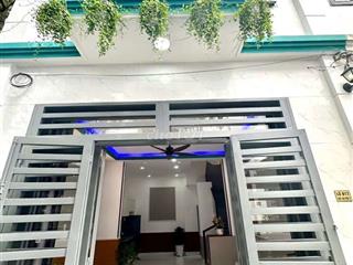 Nhà ngộp giáp Hóc Môn
