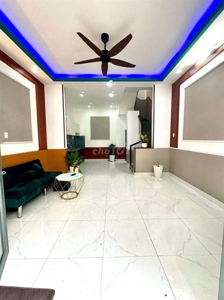 Nhà ngộp giáp Hóc Môn