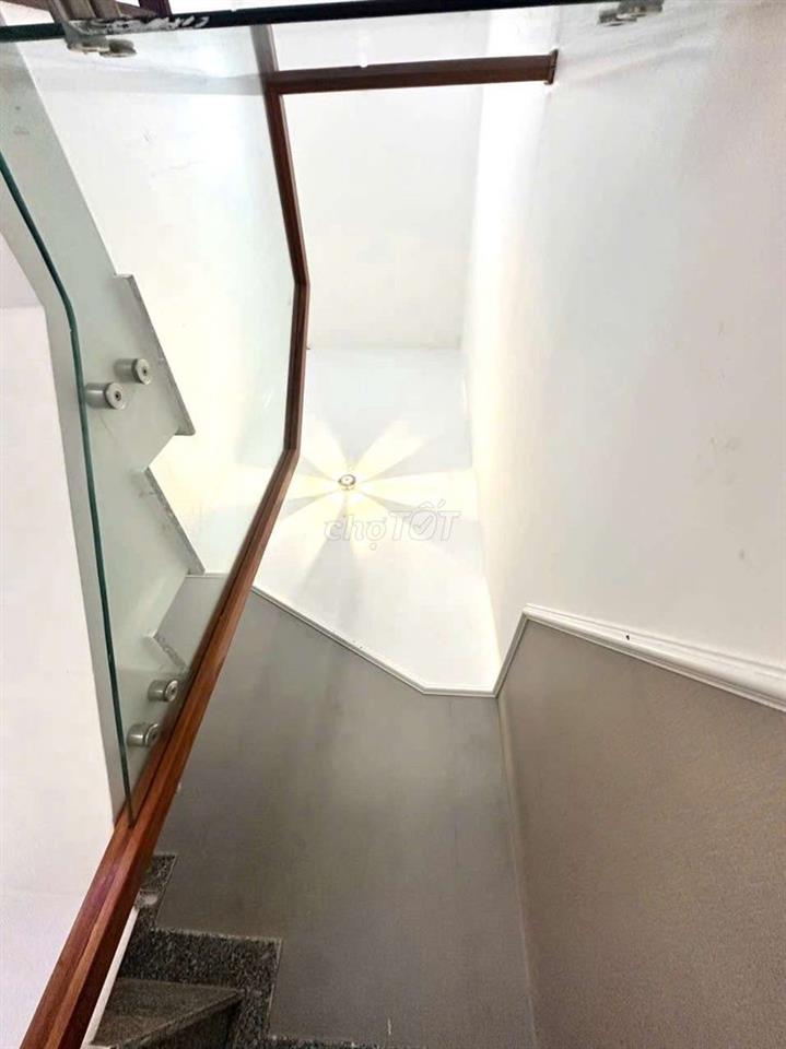 Nhà ngộp giáp Hóc Môn