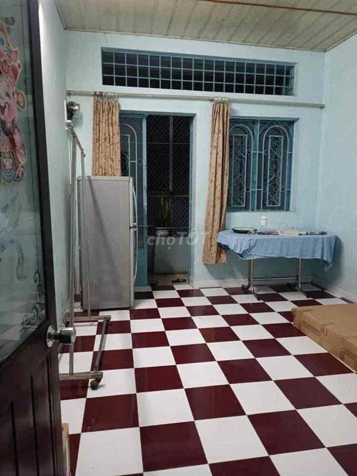 an ninh, yên tĩnh, trạm xe buyt đầu hẽm , kế đhcn, kế emarrt,kế bhx,