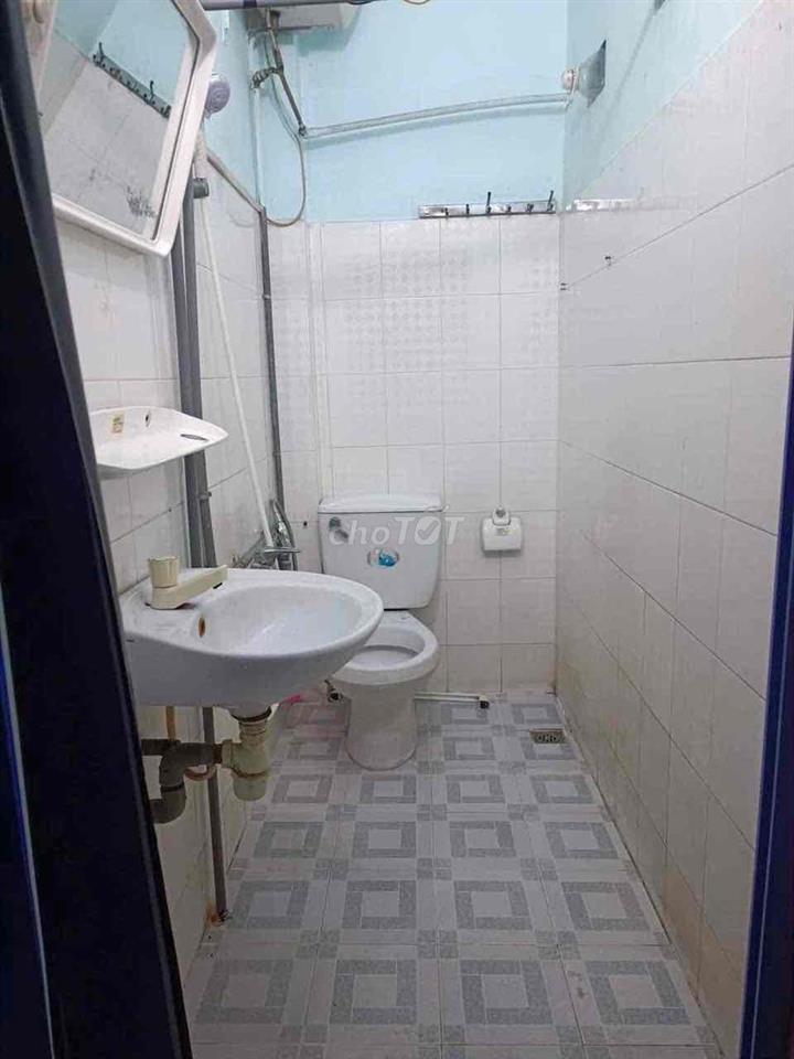 an ninh, yên tĩnh, trạm xe buyt đầu hẽm , kế đhcn, kế emarrt,kế bhx,