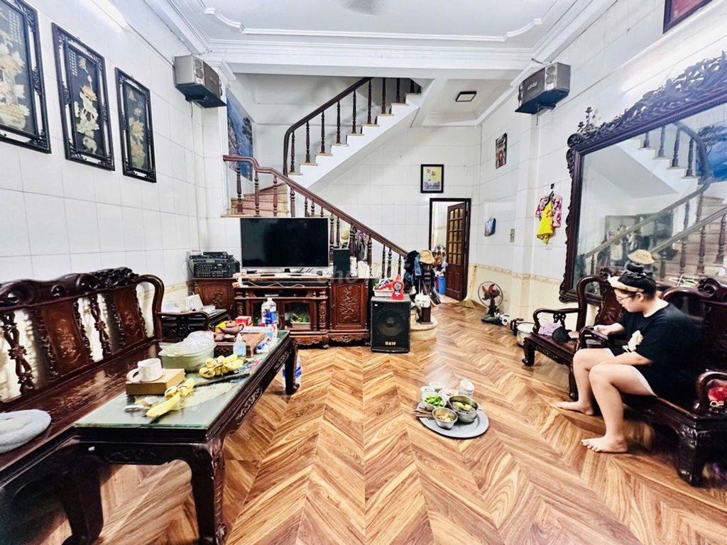 Nhà khu Nguyên Xá, diện tích đất 72m2, rộng 5m x 14,3m. Giá 12,6 tỷ