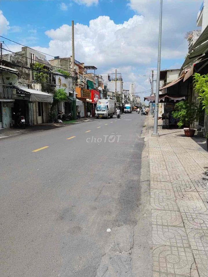chính chủ bán nhà bãi sậy sau lưng căn mặt tiền nhà còn mới vào ở ngay