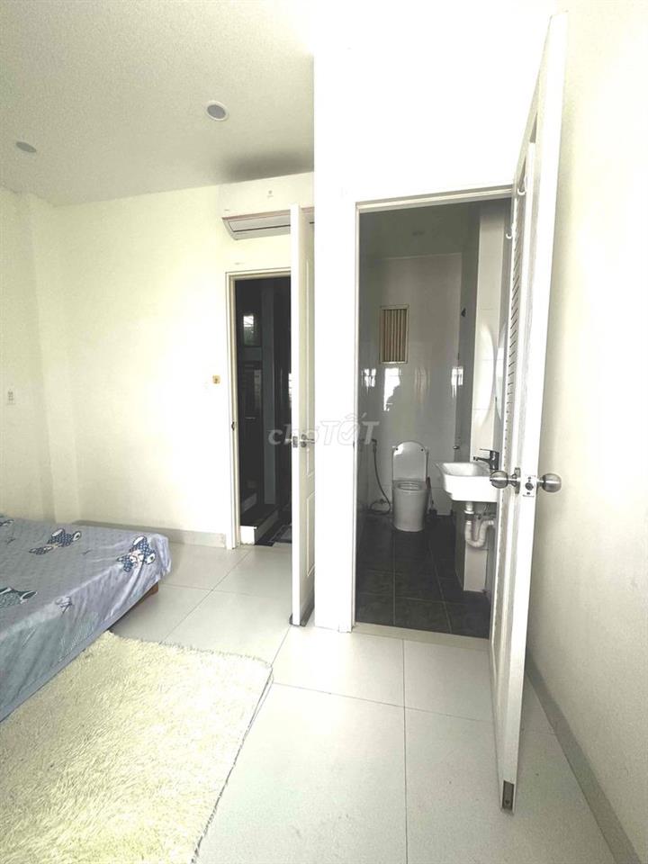 Chính chủ:phòng giờ tự do+đường oto+thang máy, máy lạnh