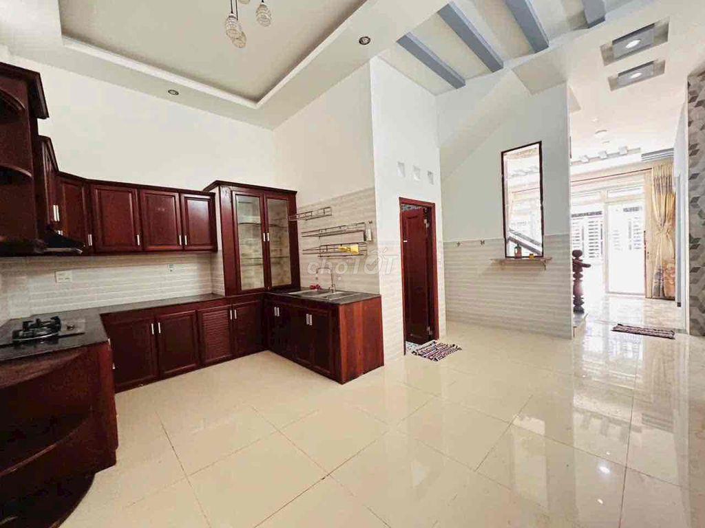 Bán nhà 1 trệt 2 lầu đường 8C2, KDC Hưng Phú 1, TP Cần Thơ