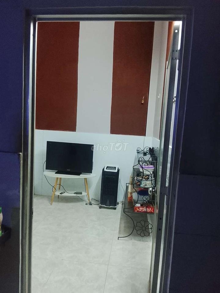 cho nữ thuê phòng nhỏ gọn sạch sẽ 