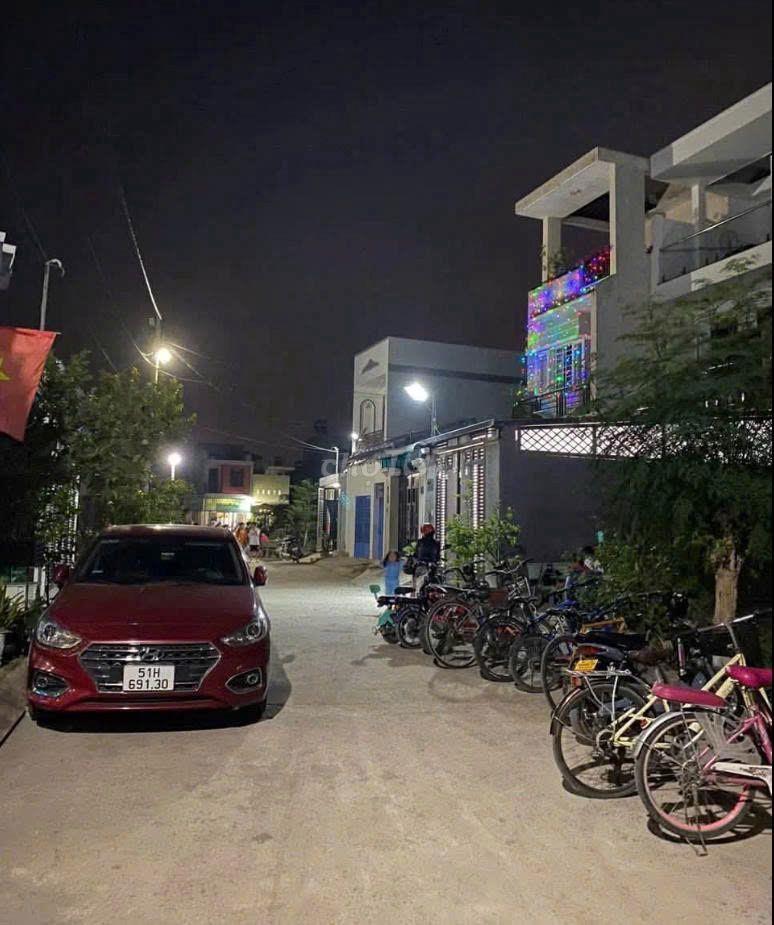 Lô đất hẻm 340 Long Phước dân cư đông đúc gần chợ long phước 