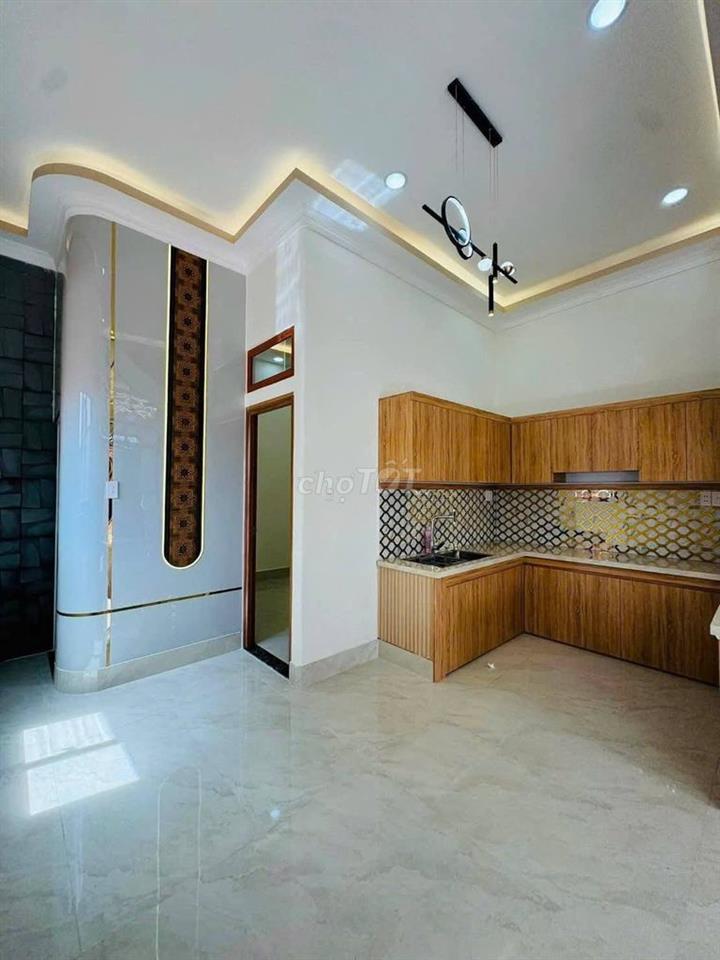 Nhà 1 trệt 1 lầu, 5x12, đường ô tô, 2WC, 4Pn