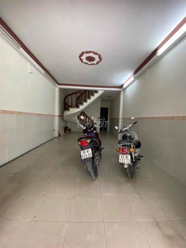 cho thuê mặt bằng kinh doanh gần chợ Hồ Trọng Quý