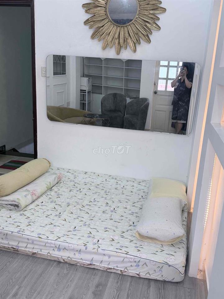 cần cho thuê tầng 2 ngay mặt tiền đường lớn phú nhuận