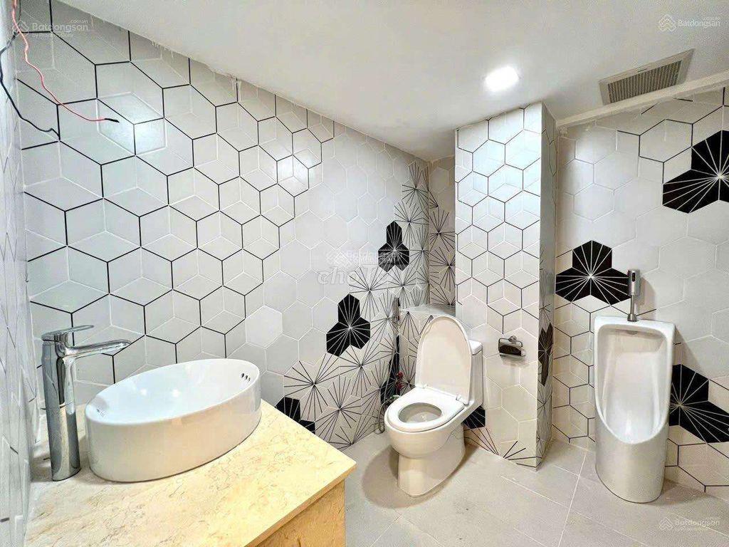 CHO THUÊ NHÀ NGUYÊN CĂN 500M² –QUẬN 1