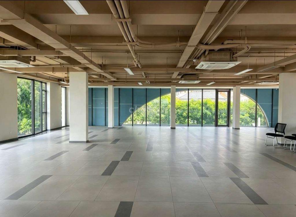 CHO THUÊ TÒA NHÀ MẶT TIỀN 20M - SỬ DỤNG 2000M2TRUNG TÂM QUẬN 2
