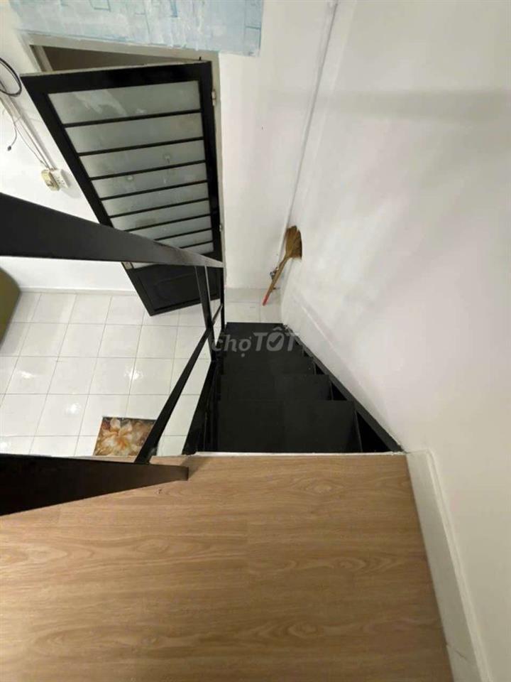 sát bên trường ĐH qt Miền Đông 