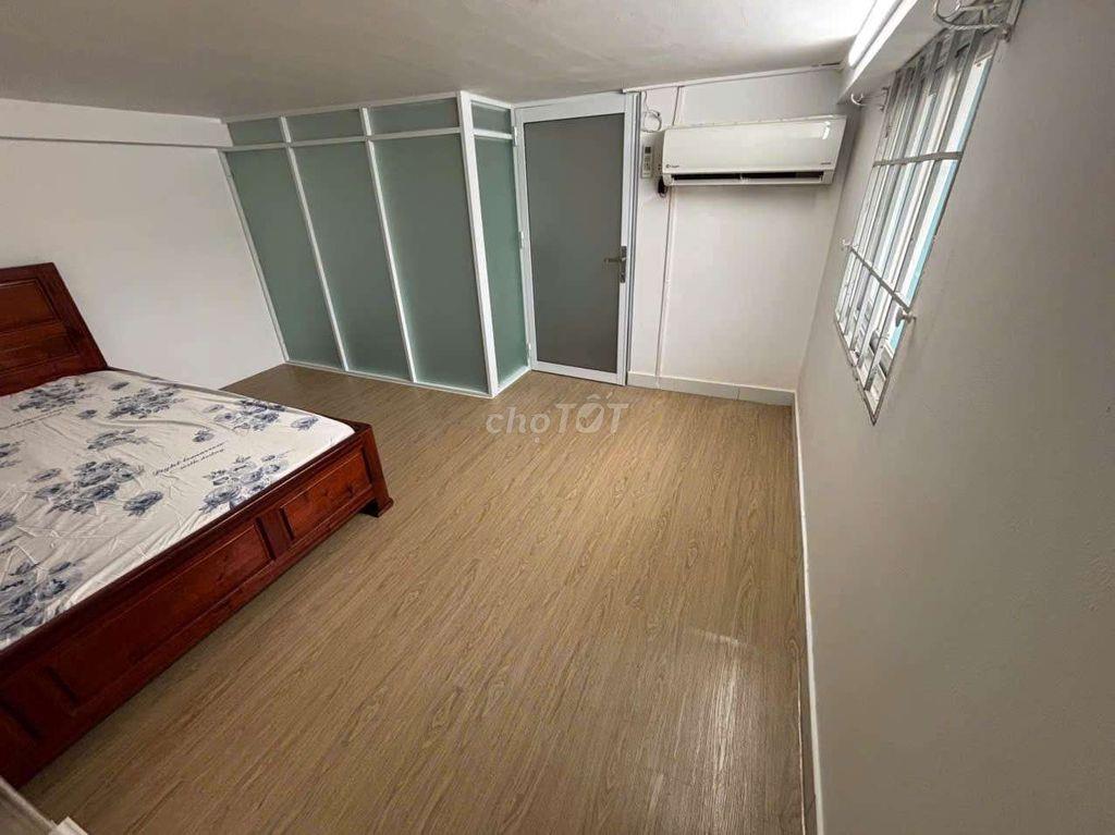 sát bên trường ĐH qt Miền Đông 