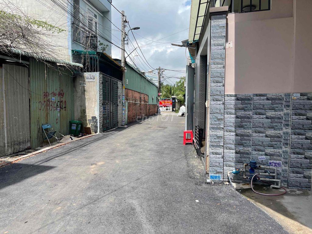 Nhà 1 trệt 1 lầu, 2 mặt tiền, ô tô 7 chỗ đậu trong nhà Bình Chiểu , Th
