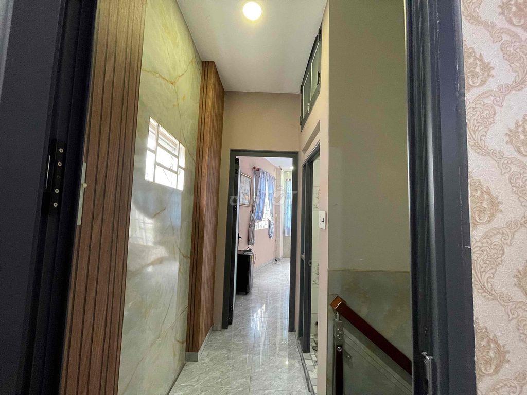Nhà 1 trệt 1 lầu, 2 mặt tiền, ô tô 7 chỗ đậu trong nhà Bình Chiểu , Th