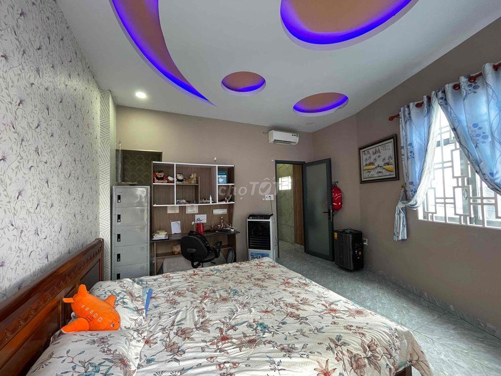 Nhà 1 trệt 1 lầu, 2 mặt tiền, ô tô 7 chỗ đậu trong nhà Bình Chiểu , Th
