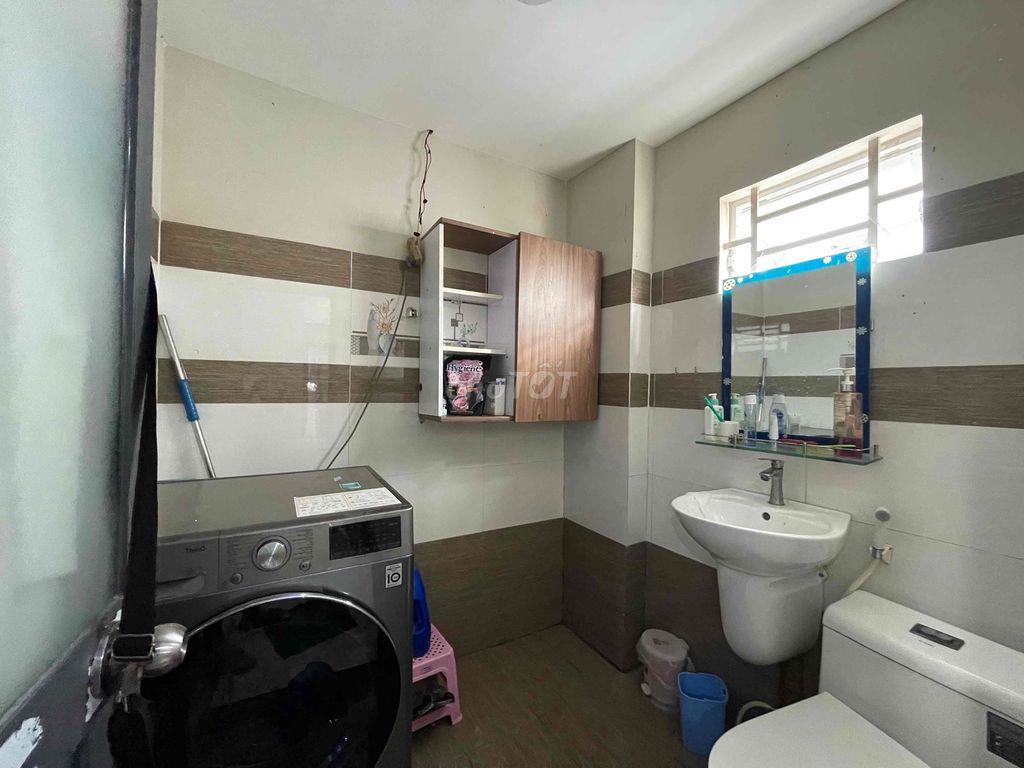 Nhà 1 trệt 1 lầu, 2 mặt tiền, ô tô 7 chỗ đậu trong nhà Bình Chiểu , Th