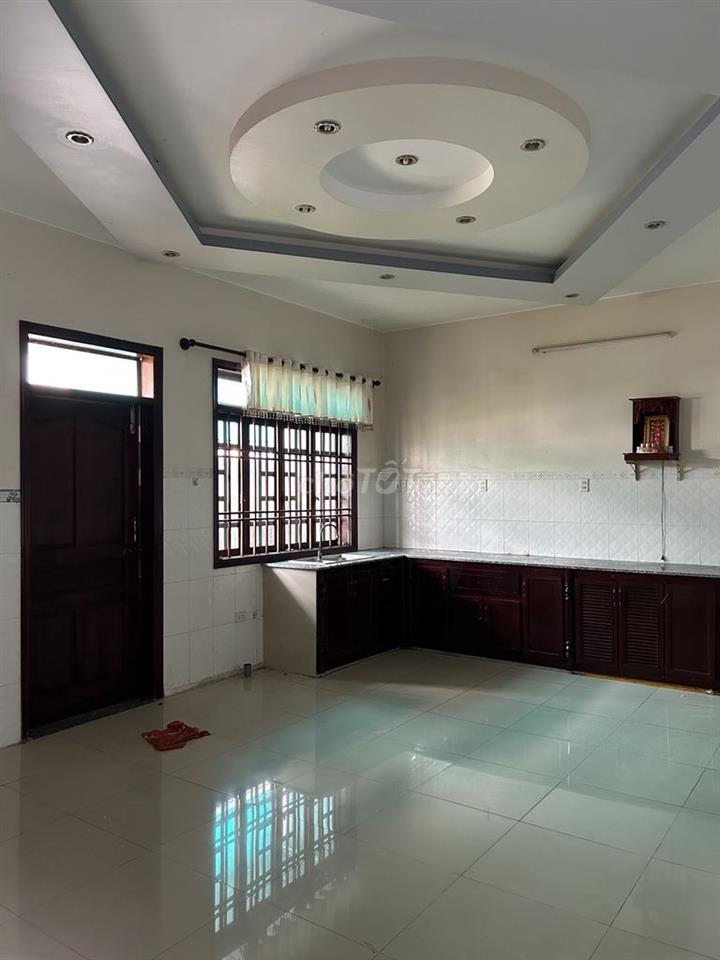 CHO THUÊ NHÀ MẶT TIỀN ĐƯỜNG LỘ LỚN – 5 PHÒNG NGỦ, 6 WC – 1 TẦNG