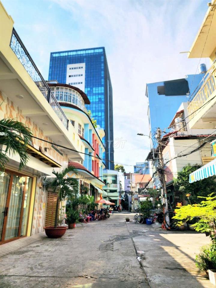 DT 7x10,5m nở 7,4m. HXH (8m) ngay Đường 3/2, P. Bình Thới. Giá tốt