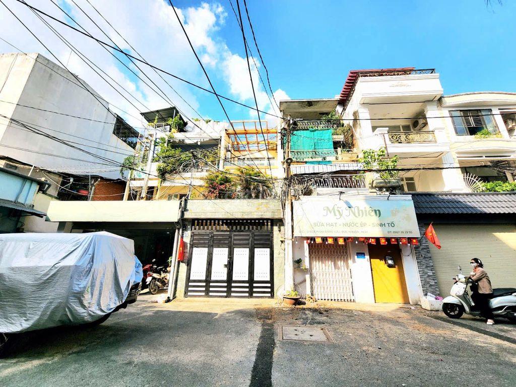DT 7x10,5m nở 7,4m. HXH (8m) ngay Đường 3/2, P. Bình Thới. Giá tốt
